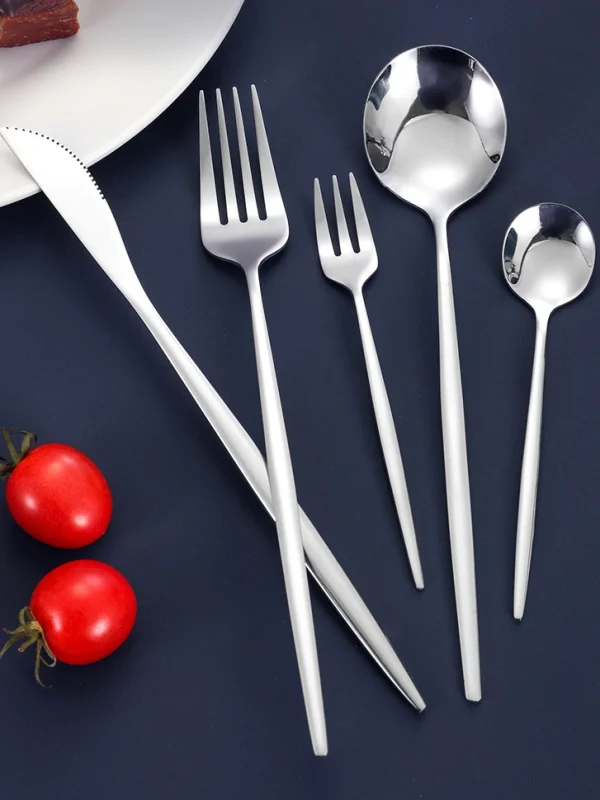 Key Considerations When Wholesaling Dinnerware Sets-2.webp Key Considerations When Wholesaling Dinnerware Sets-2